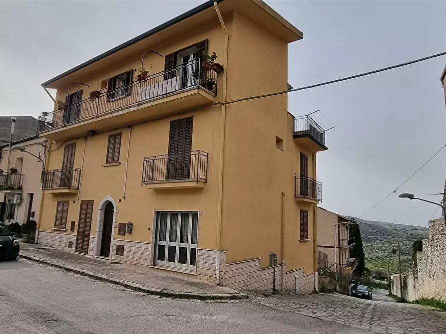 Immagine 1 di Appartamento in vendita  in Via San Vito a Chiusa Sclafani