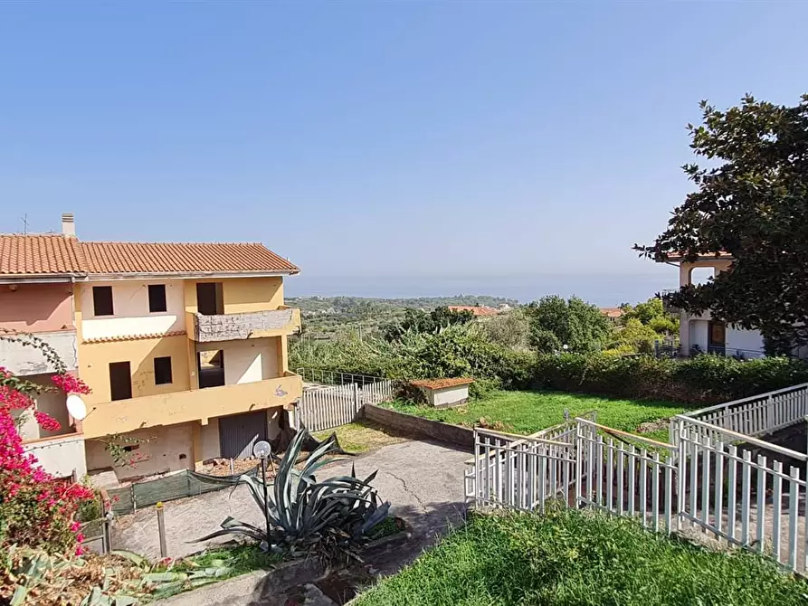 Immagine 1 di Villa in vendita  a Aci Catena