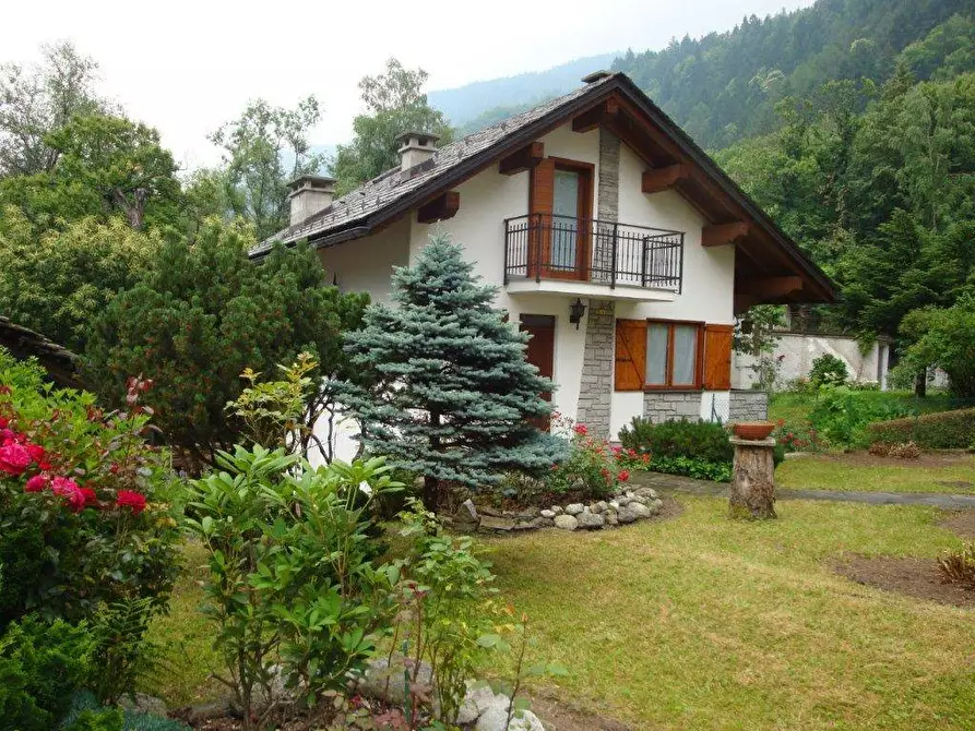 Immagine 1 di Casa indipendente in vendita  a Villa Di Chiavenna