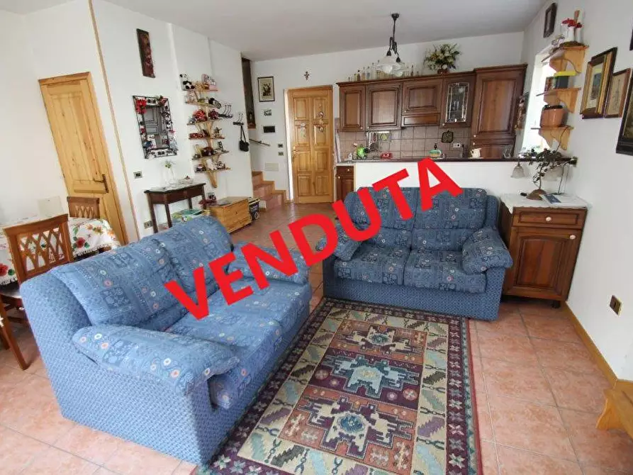 Immagine 1 di Villa in vendita  in Via Cacciatori delle Alpi a Novate Mezzola