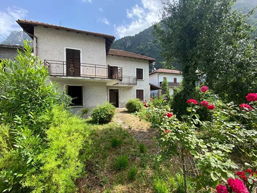 Immagine 1 di Casa indipendente in vendita  in Via San Fedelino a Novate Mezzola