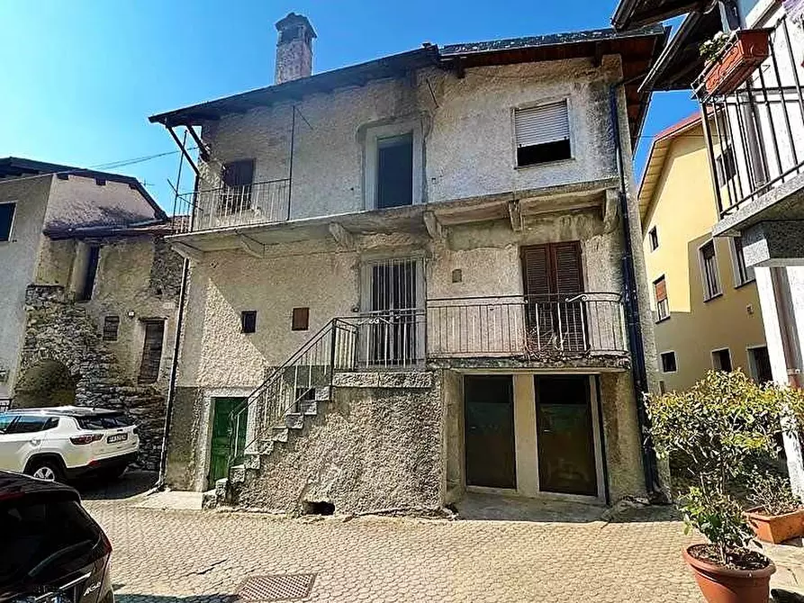 Immagine 1 di Casa indipendente in vendita  in Via S.Colombano a Novate Mezzola