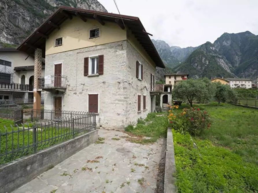 Immagine 1 di Casa indipendente in vendita  in Via della Riva a Novate Mezzola