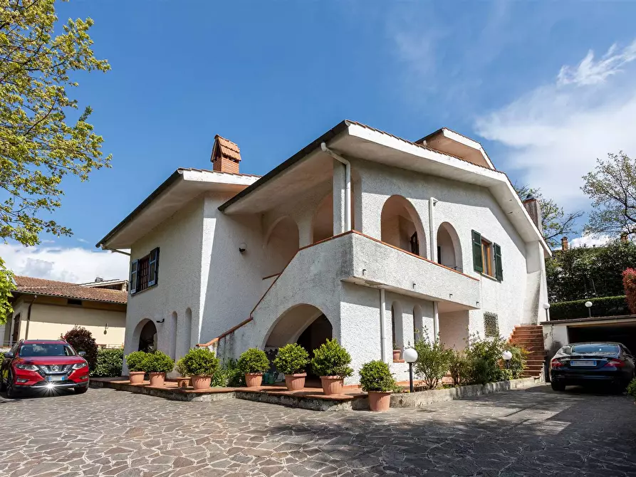 Immagine 1 di Villa in vendita  a Quarrata
