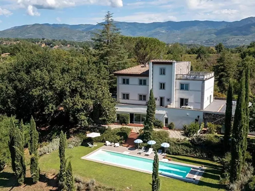 Immagine 1 di Villa in vendita  a Terranuova Bracciolini