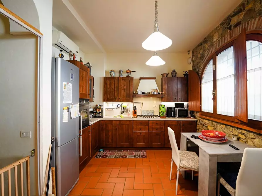 Immagine 1 di Appartamento in vendita  in VIA DANTE ALIGHIERI a Carmignano
