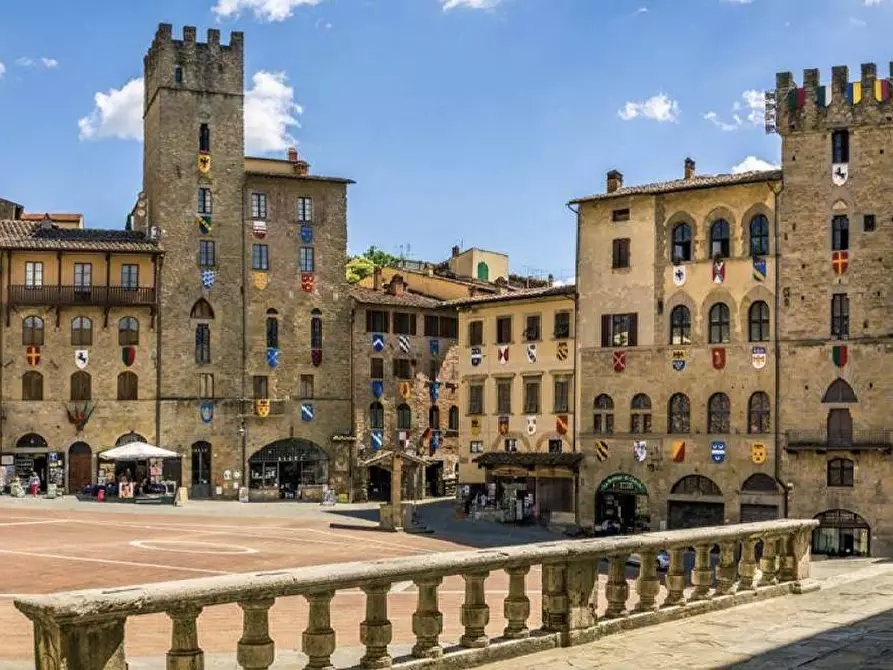 Immagine 1 di Palazzo in vendita  a Arezzo