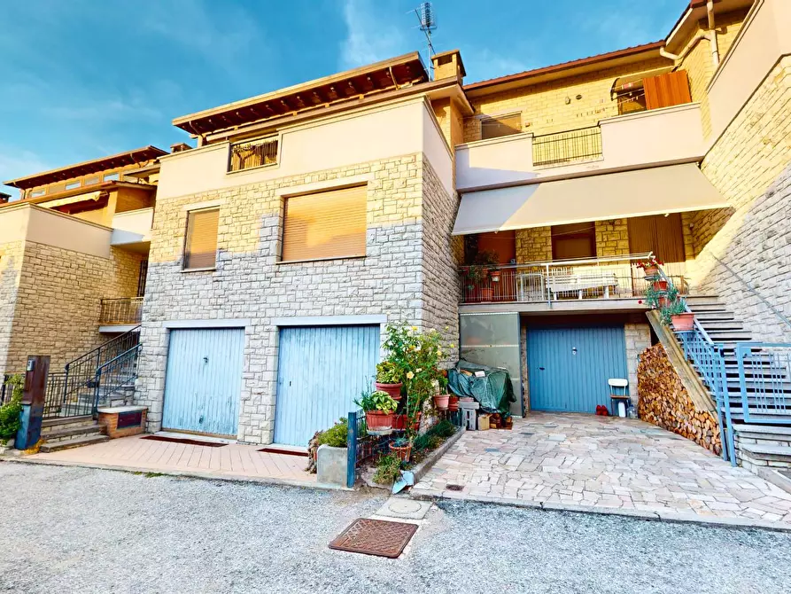Immagine 1 di Villa in vendita  in Via San Benedetto a Assisi