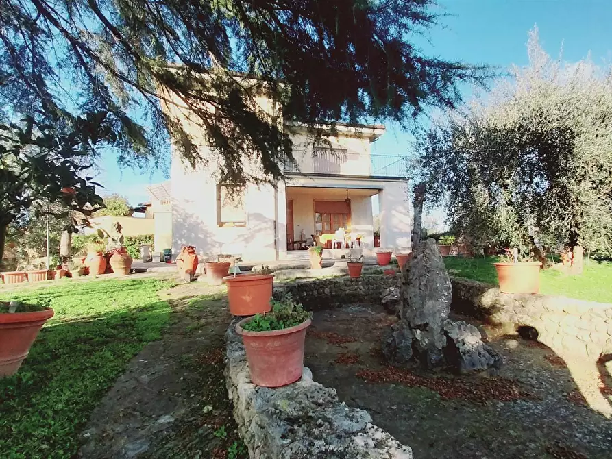 Immagine 1 di Villa in vendita  a Lastra A Signa