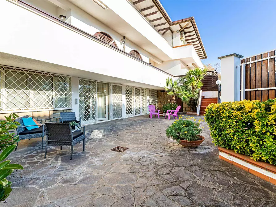 Immagine 1 di Villa in vendita  in Via dei Balivi a Santa Marinella