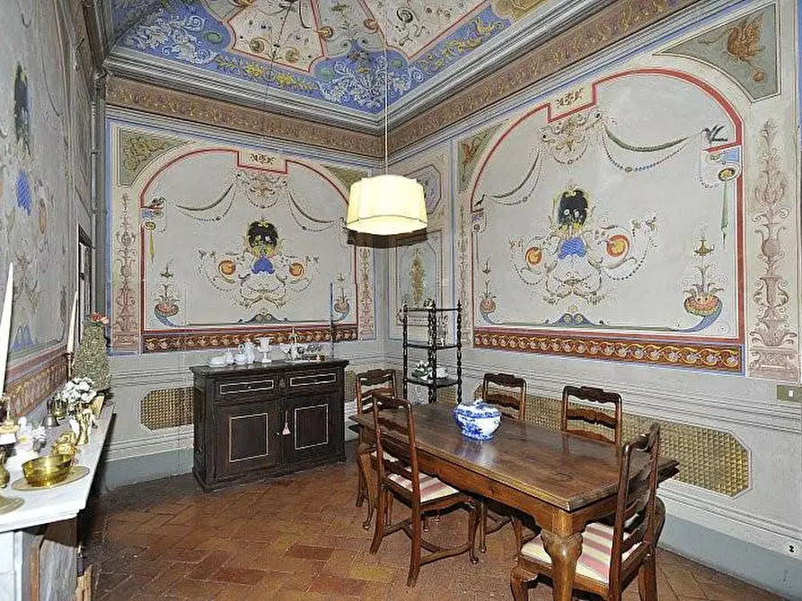 Immagine 1 di Palazzo in vendita  a Volterra