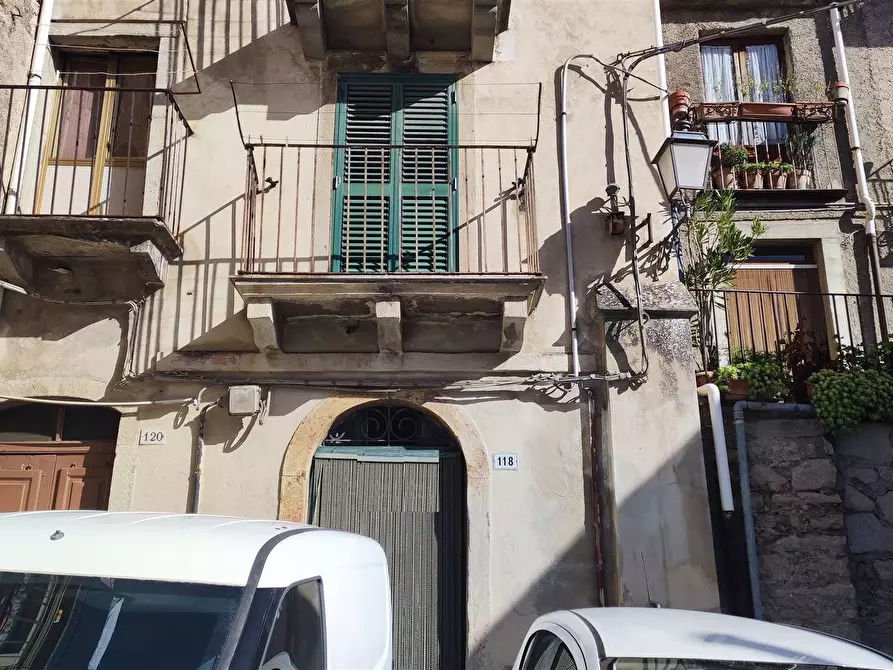 Immagine 1 di Casa indipendente in vendita  a Montalbano Elicona