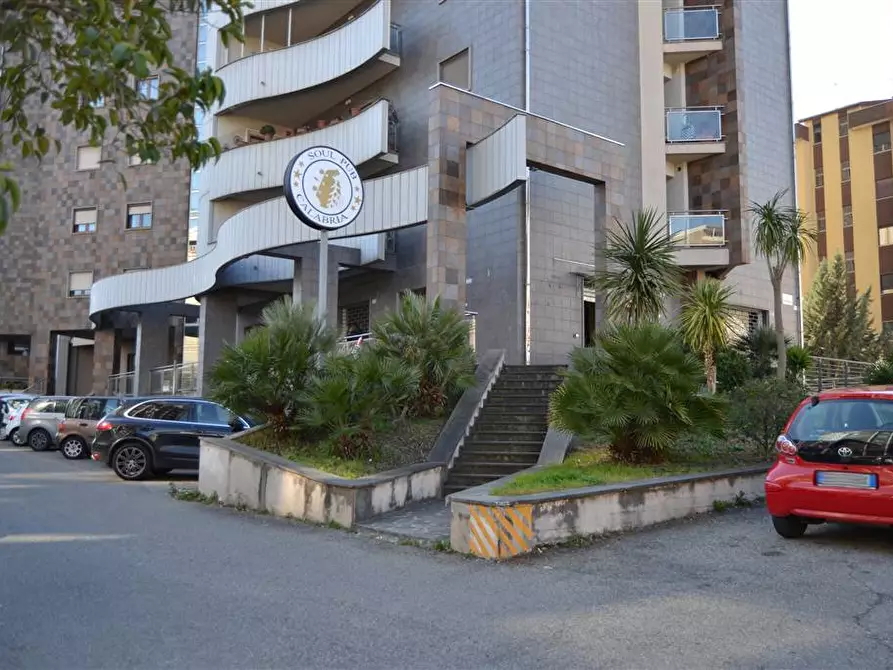Immagine 1 di Locale commerciale in affitto  in Via Panebianco a Cosenza