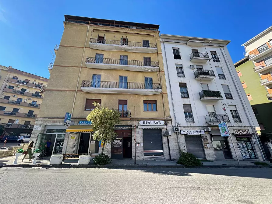 Immagine 1 di Locale commerciale in affitto  in viale della Repubblica a Cosenza