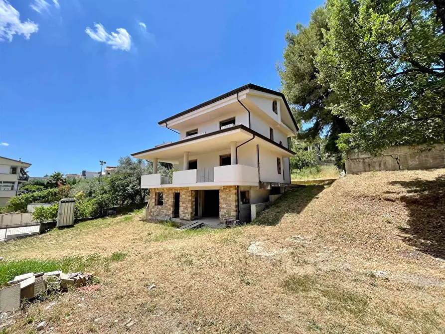 Immagine 1 di Villa in vendita  a Rende