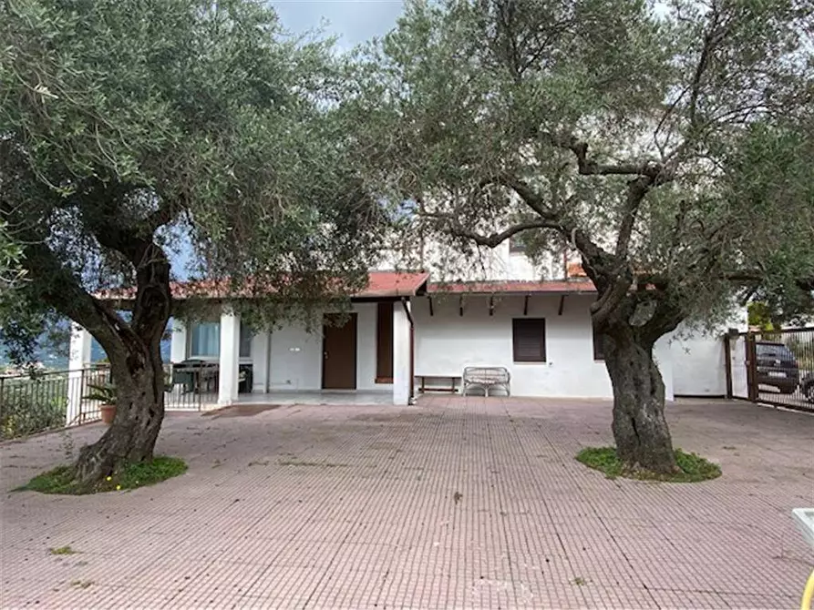 Immagine 1 di Casa indipendente in vendita  a Minturno