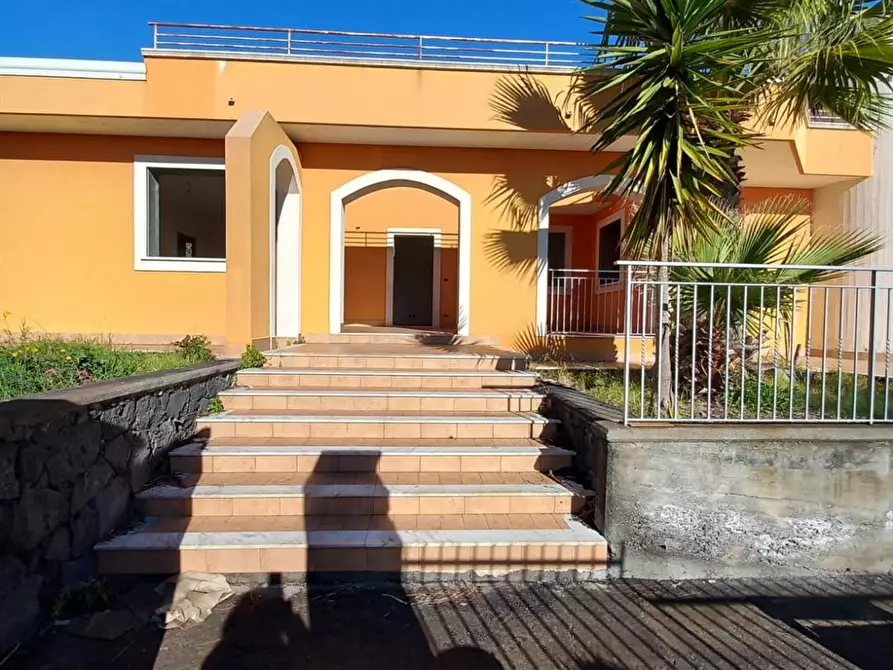 Immagine 1 di Villa in vendita  in via sottomonte  troina a Gravina Di Catania