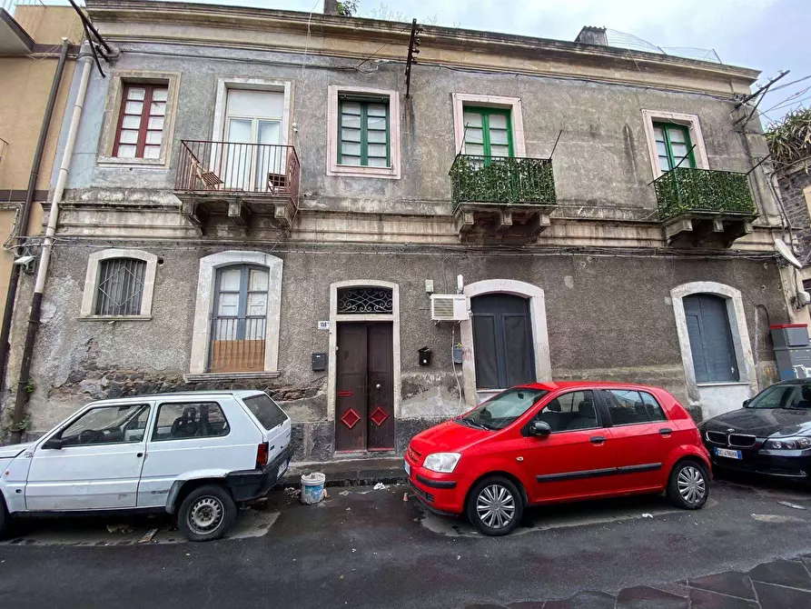 Immagine 1 di Palazzo in vendita  a Catania