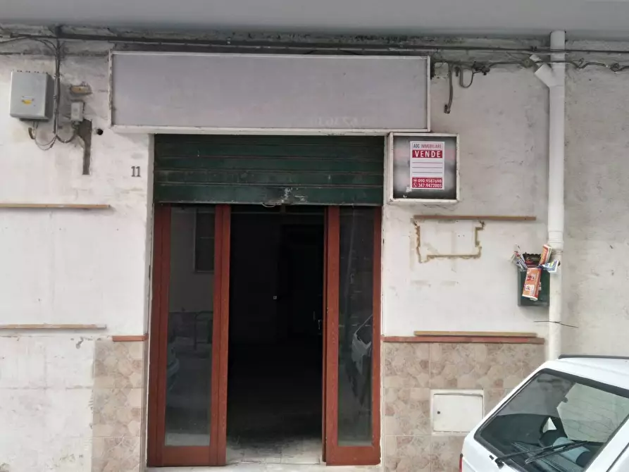 Immagine 1 di Negozio in vendita  in Via Fazello a Messina