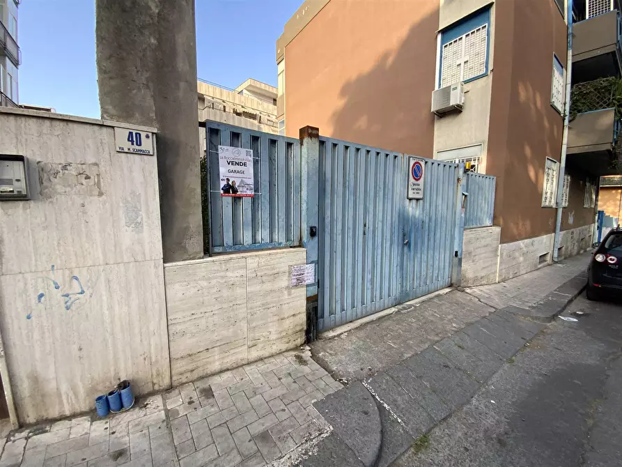Immagine 1 di Locale commerciale in vendita  in VIA MICHELE SCAMMACCA a Catania