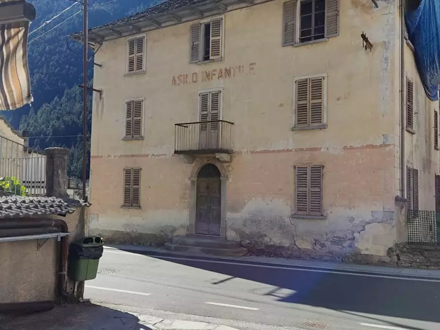 Immagine 1 di Palazzo in vendita  in Via Roma a Ceppo Morelli