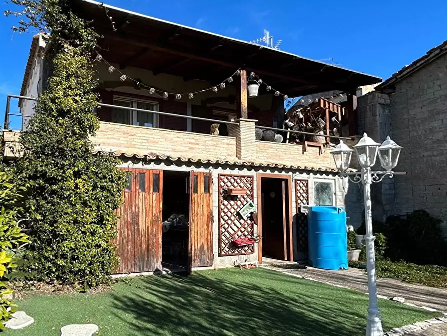 Immagine 1 di Villa in vendita  in Via Dei Bianchi a San Vito Chietino