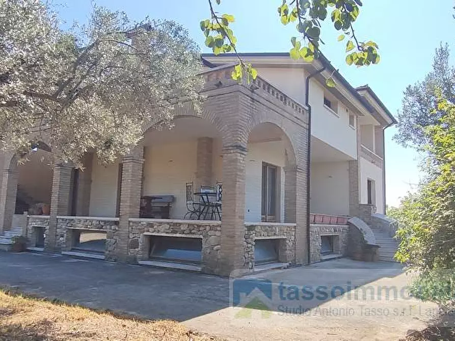 Immagine 1 di Villa in vendita  a Ortona