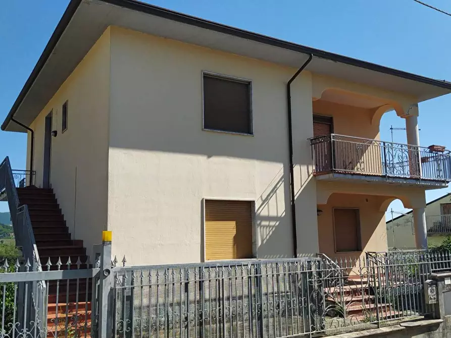 Immagine 1 di Villa in vendita  a Pratola Serra