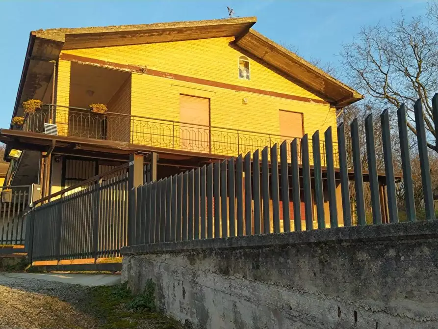 Immagine 1 di Villa in vendita  a Atripalda