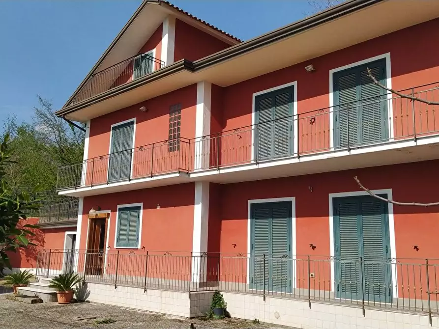 Immagine 1 di Villa in vendita  a Capriglia Irpina