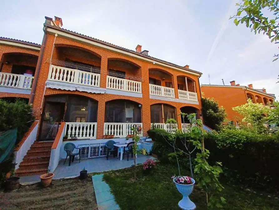 Immagine 1 di Villa in vendita  in via marocchi a Isolabella