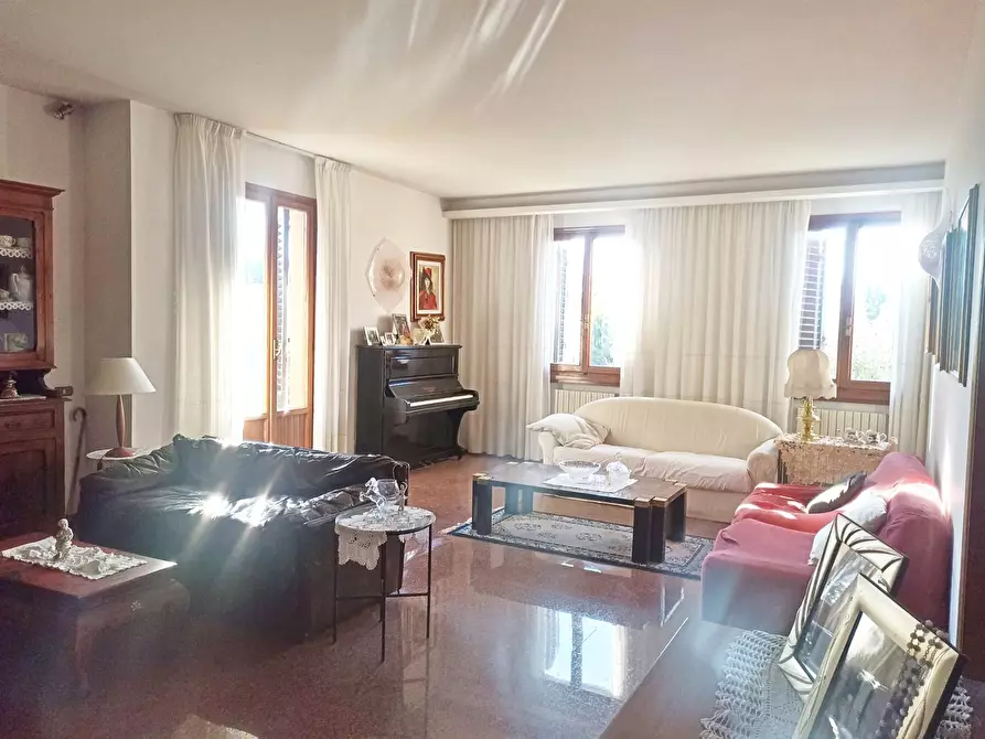 Immagine 1 di Villa in vendita  in via monterosa a Poggibonsi