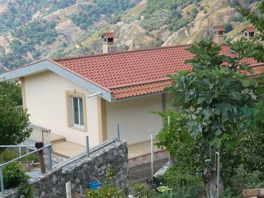Immagine 1 di Villa in vendita  in Pagliara Messina Italia a Ali'