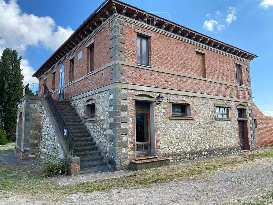 Immagine 1 di Azienda agricola in vendita  a Castiglione Del Lago