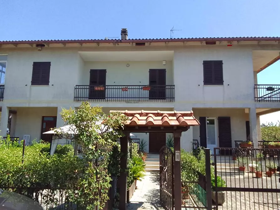 Immagine 1 di Appartamento in vendita  in Via Anghiari a Castiglione Del Lago