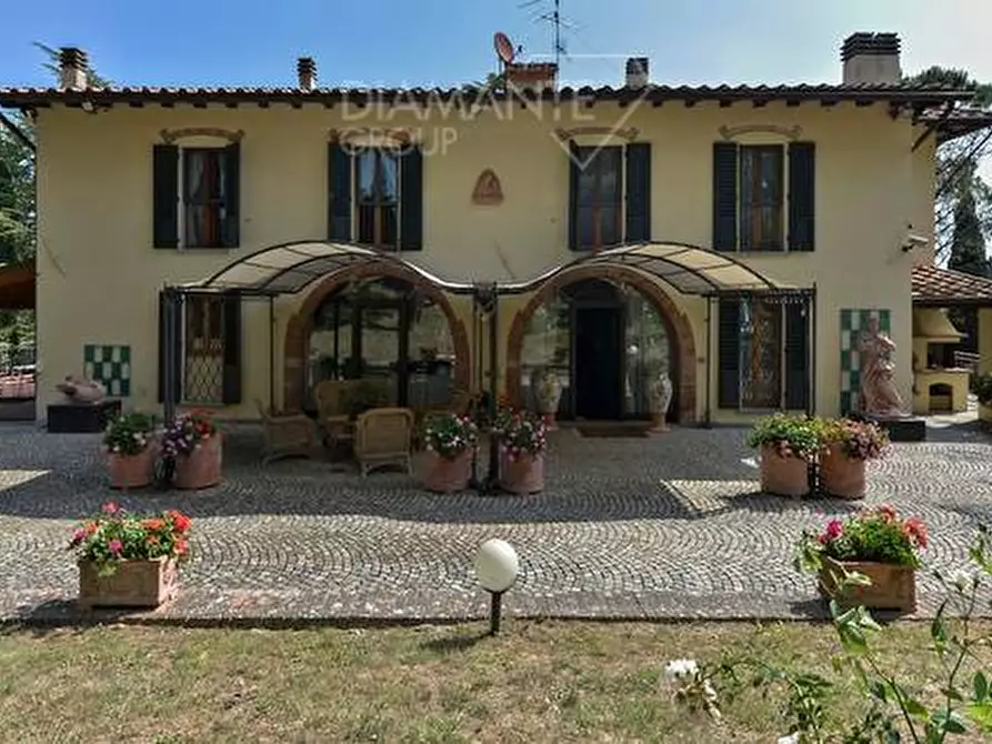 Immagine 1 di Villa in vendita  a Impruneta