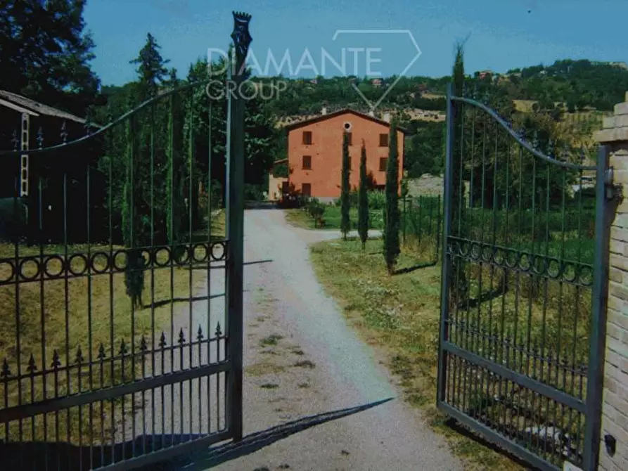 Immagine 1 di Agriturismo in vendita  a Montone