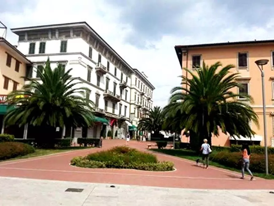 Immagine 1 di Negozio in vendita  a Montecatini Terme