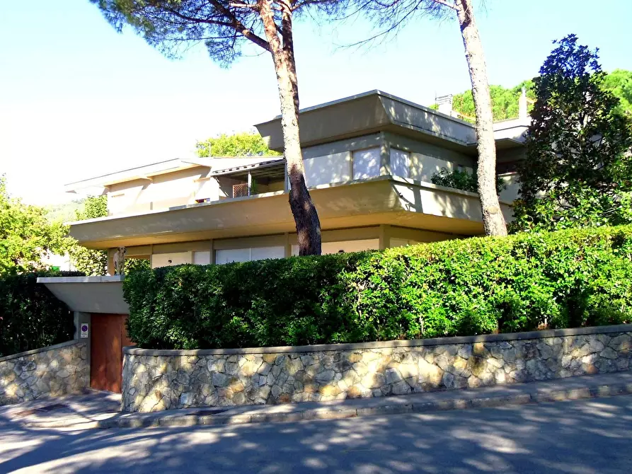 Immagine 1 di Villa in vendita  a Serravalle Pistoiese