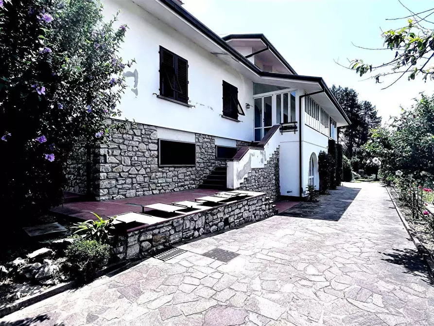 Immagine 1 di Villa in vendita  in Via Aldo Moro a Pescia