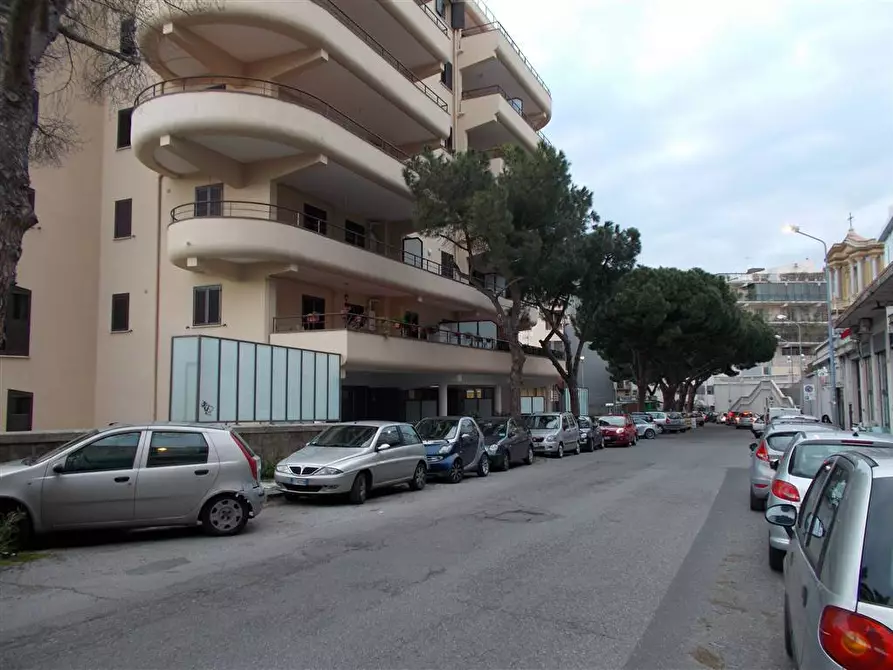 Immagine 1 di Negozio in vendita  in Viale Principe Umberto a Messina