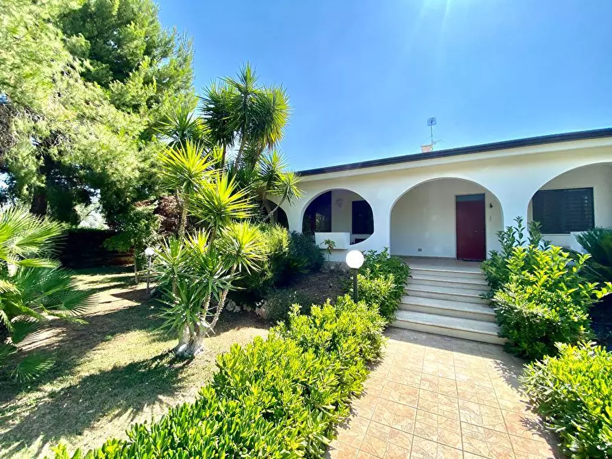 Immagine 1 di Villa in vendita  in Contrada Tenente a Sannicandro Di Bari