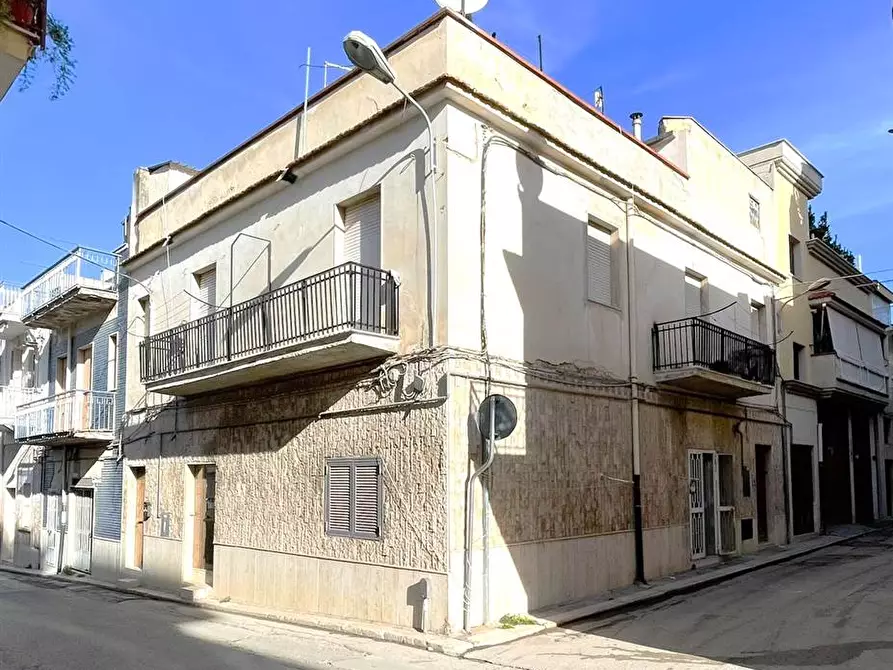 Immagine 1 di Casa indipendente in vendita  in VIA DANTE ALIGHIERI a Canosa Di Puglia