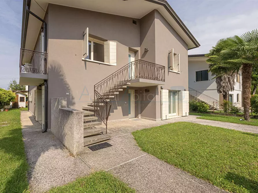 Immagine 1 di Villa in vendita  in VIA BASTIANETTO a San Dona' Di Piave