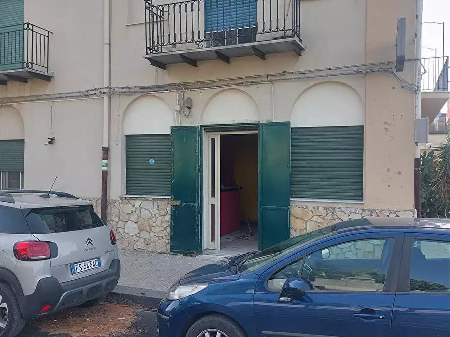 Immagine 1 di Negozio in vendita  in Viale Regina Margherita a Caltanissetta