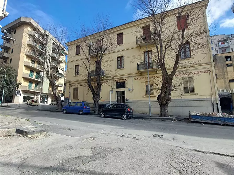 Immagine 1 di Appartamento in vendita  in Via Napoleone Colajanni a Caltanissetta