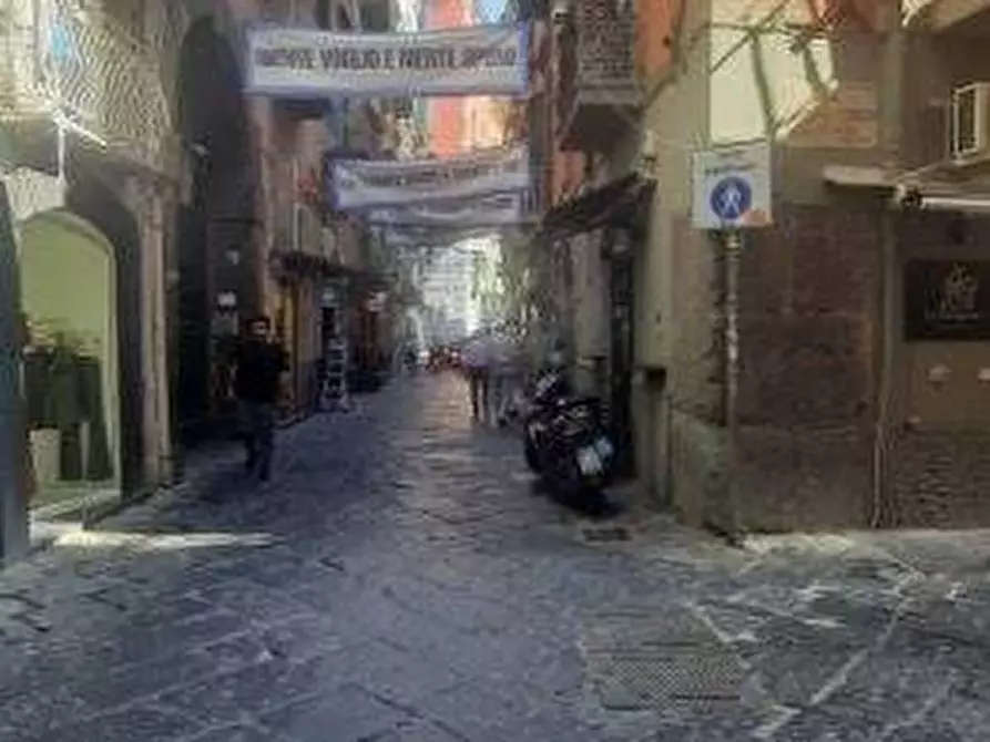 Immagine 1 di Negozio in affitto  a Napoli