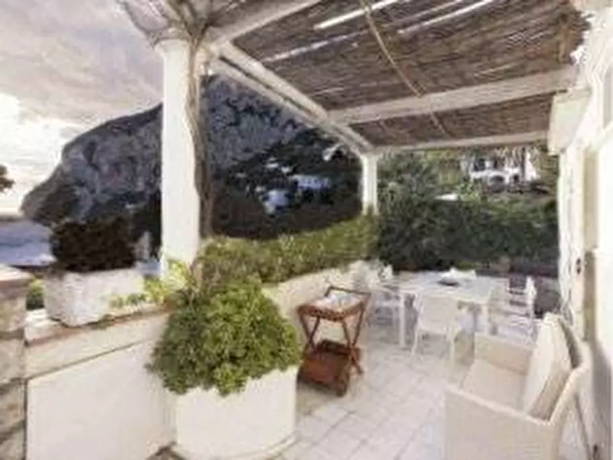 Immagine 1 di Appartamento in vendita  a Capri