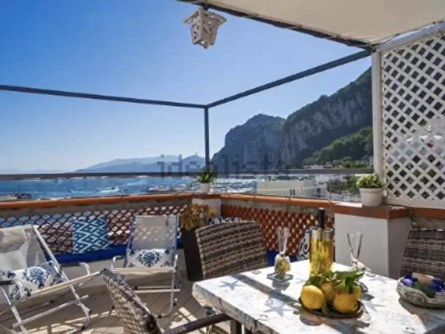 Immagine 1 di Appartamento in vendita  a Capri