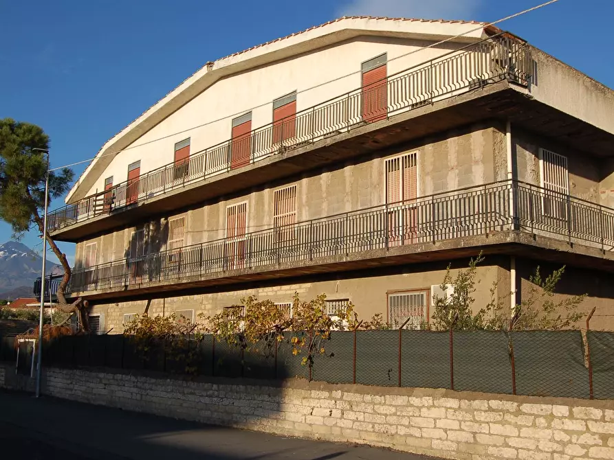 Immagine 1 di Azienda agricola in vendita  in Via Dei Papaveri a Gravina Di Catania